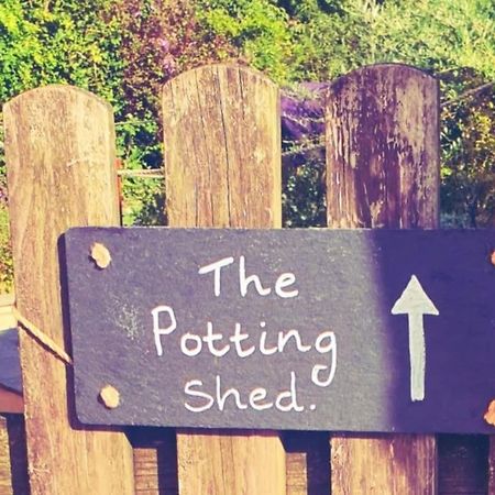 The Potting Shed Near Tenby, 100" Projector, Four Poster Bed, On-Site Hot Tub Access Via Spa Pack, Breakfast Εξωτερικό φωτογραφία