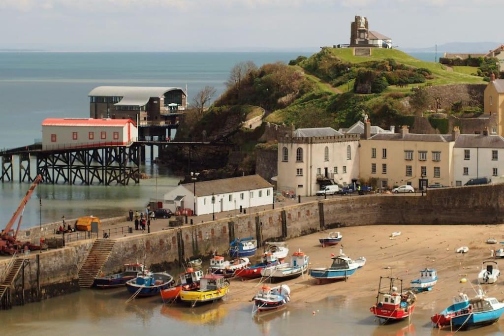 The Potting Shed Near Tenby, 100" Projector, Four Poster Bed, On-Site Hot Tub Access Via Spa Pack, Breakfast Εξωτερικό φωτογραφία